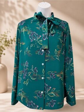 VINTAGE - Tie-Neck Floral Button-Up Blouse in Teal